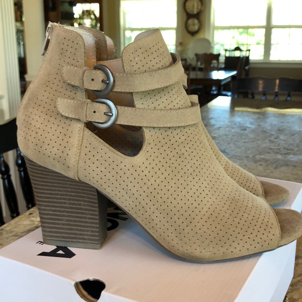 Open-toe bootie/sandal